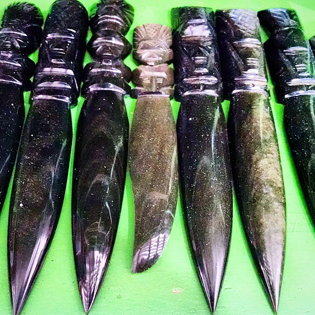 1505-PL-Chichen_Itza-Mayan_Knives