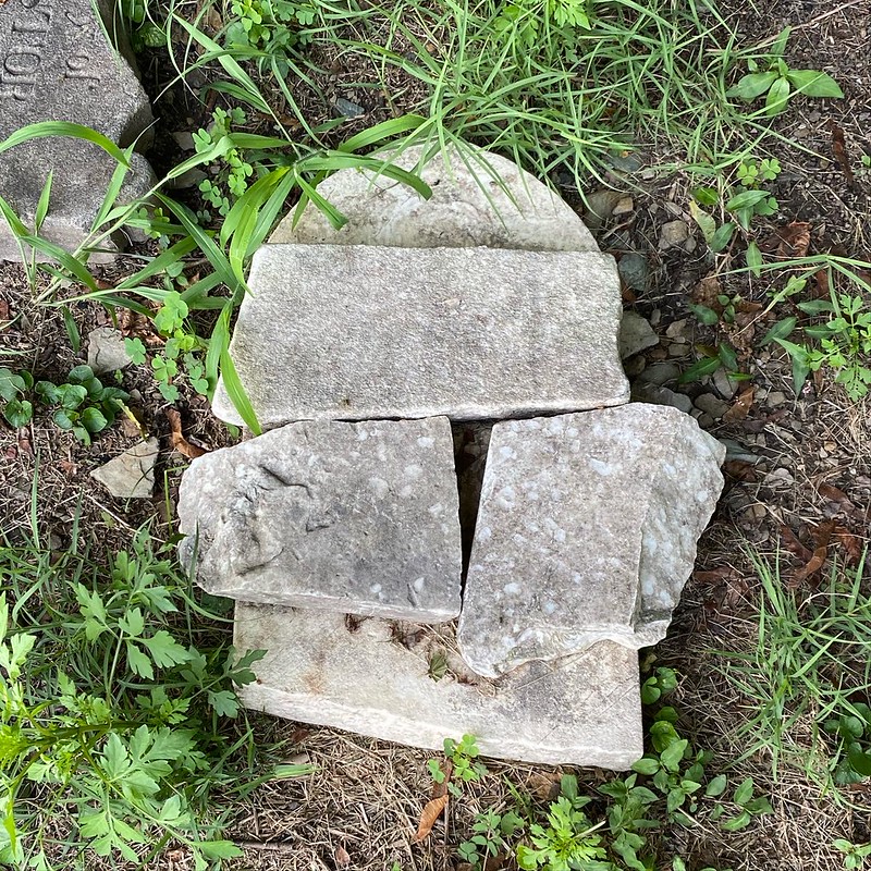 2008-PL-WV-Harpers_Ferry-Abandoned_Gravestones-06