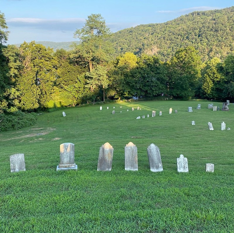 2008-PL-WV-Harpers_Ferry-Abandoned_Gravestones-09